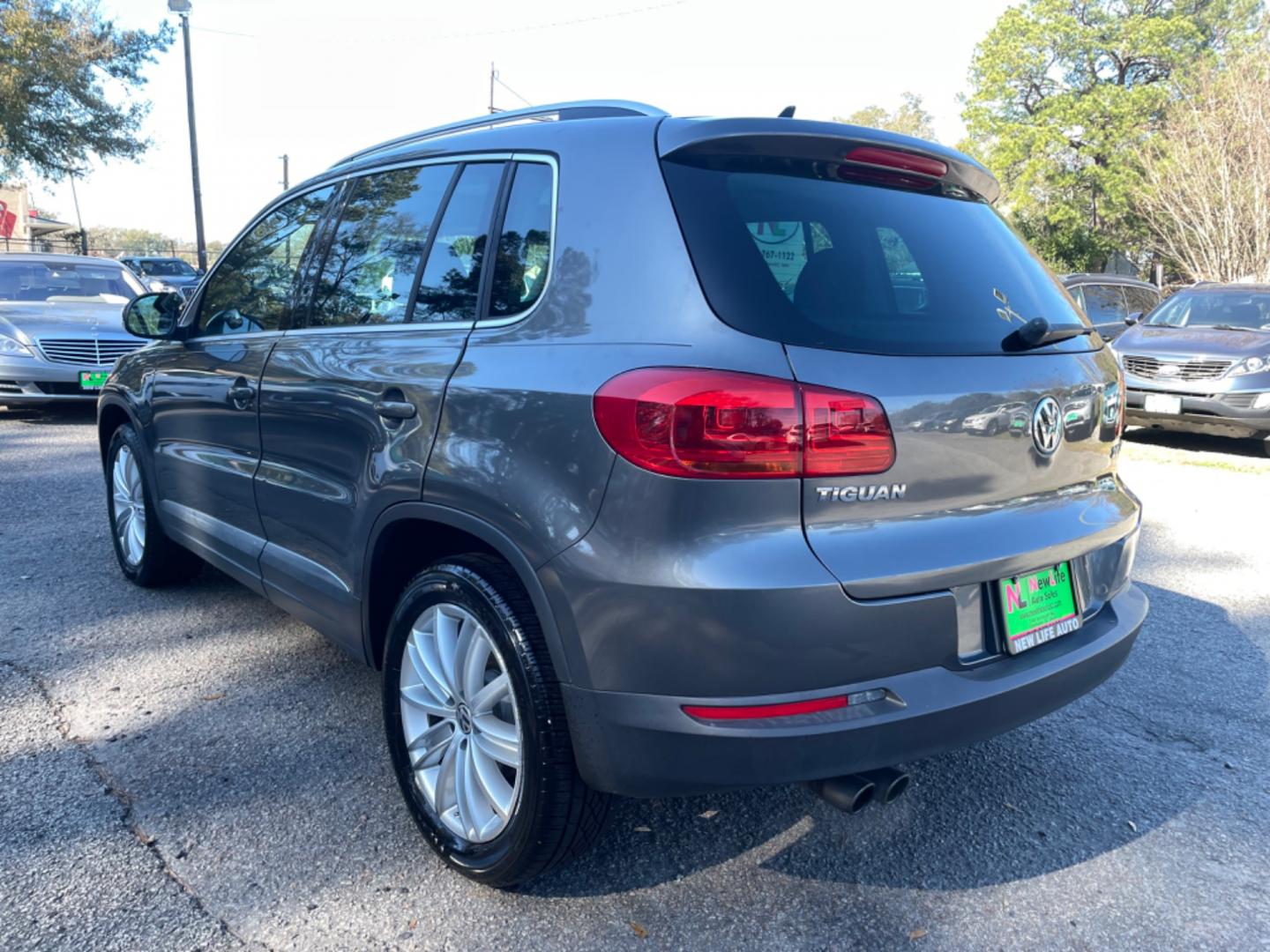 2015 GRAY VOLKSWAGEN TIGUAN S (WVGAV7AX3FW) with an 2.0L engine, Automatic transmission, located at 5103 Dorchester Rd., Charleston, SC, 29418-5607, (843) 767-1122, 36.245171, -115.228050 - Photo#5